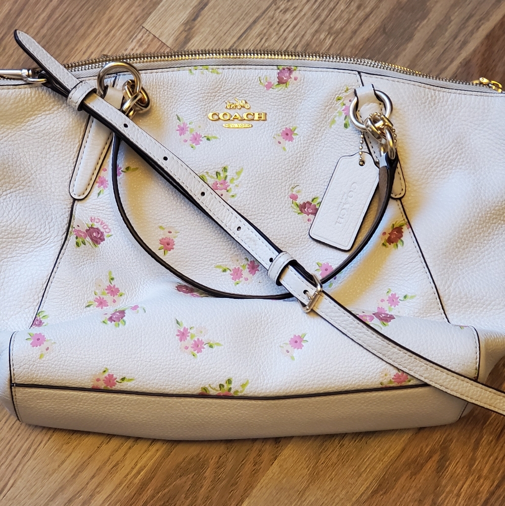 Coach Kelsey Satchel